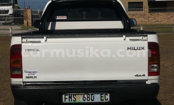 Tenga Tsaru Toyota Hilux Chena Mota in Beitbridge in Matabeleland South Tenga Tsaru Toyota Hilux Chena Mota in Beitbridge in Matabeleland South