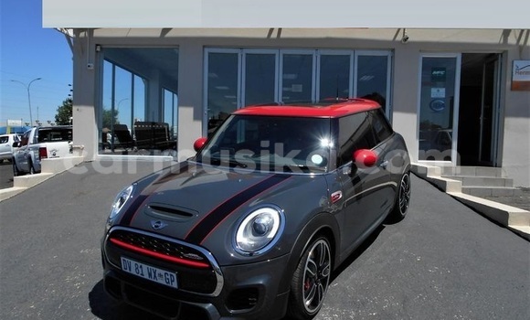 Nunua Ilio tumika MINI Cooper Nyeusi Gari ndani ya Beitbridge nchini Matabeleland Kusini Nunua Ilio tumika MINI Cooper Nyeusi Gari ndani ya Beitbridge nchini Matabeleland Kusini