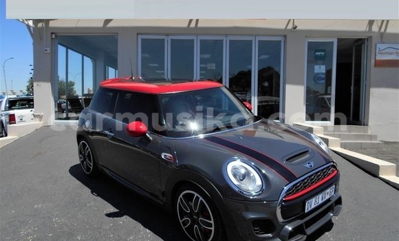 Nunua Ilio tumika MINI Cooper Nyeusi Gari ndani ya Beitbridge nchini Matabeleland Kusini Nunua Ilio tumika MINI Cooper Nyeusi Gari ndani ya Beitbridge nchini Matabeleland Kusini