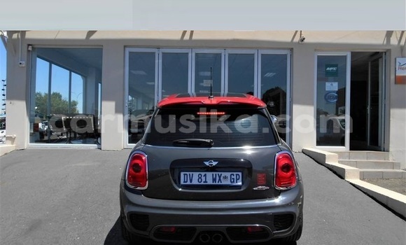 Nunua Ilio tumika MINI Cooper Nyeusi Gari ndani ya Beitbridge nchini Matabeleland Kusini Nunua Ilio tumika MINI Cooper Nyeusi Gari ndani ya Beitbridge nchini Matabeleland Kusini