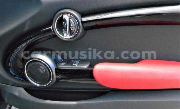 Nunua Ilio tumika MINI Cooper Nyeusi Gari ndani ya Beitbridge nchini Matabeleland Kusini Nunua Ilio tumika MINI Cooper Nyeusi Gari ndani ya Beitbridge nchini Matabeleland Kusini