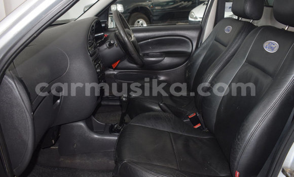 Acheter Occasion Voiture Ford B-MAX Blanc à Beitbridge, Matabeleland South Acheter Occasion Voiture Ford B-MAX Blanc à Beitbridge, Matabeleland South