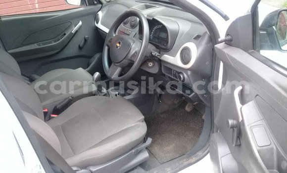 Nunua Ilio tumika Chevrolet Van Nyeupe Gari ndani ya Beitbridge nchini Matabeleland Kusini Nunua Ilio tumika Chevrolet Van Nyeupe Gari ndani ya Beitbridge nchini Matabeleland Kusini