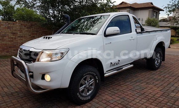 Acheter Occasion Voiture Toyota Hilux Blanc à Beitbridge, Matabeleland South Acheter Occasion Voiture Toyota Hilux Blanc à Beitbridge, Matabeleland South