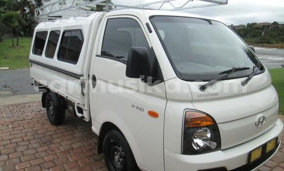 Tenga Tsaru Hyundai H1 Chena Mota in Beitbridge in Matabeleland South Tenga Tsaru Hyundai H1 Chena Mota in Beitbridge in Matabeleland South