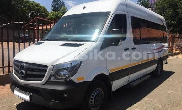 Acheter Occasion Voiture Mercedes‒Benz W108 Blanc à Beitbridge, Matabeleland South Acheter Occasion Voiture Mercedes‒Benz W108 Blanc à Beitbridge, Matabeleland South
