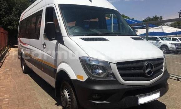 Acheter Occasion Voiture Mercedes‒Benz W108 Blanc à Beitbridge, Matabeleland South Acheter Occasion Voiture Mercedes‒Benz W108 Blanc à Beitbridge, Matabeleland South