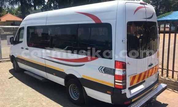 Acheter Occasion Voiture Mercedes‒Benz W108 Blanc à Beitbridge, Matabeleland South Acheter Occasion Voiture Mercedes‒Benz W108 Blanc à Beitbridge, Matabeleland South