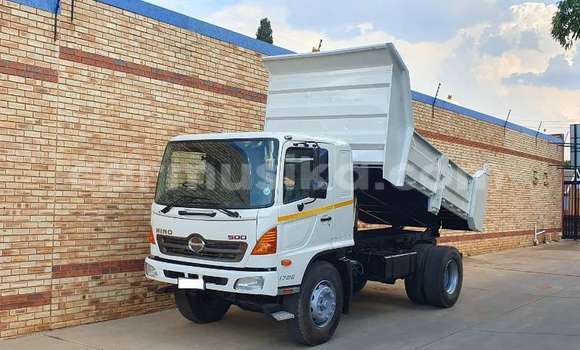 Nunua Ilio tumika Hino 300 Series Nyingine Lori ndani ya Beitbridge nchini Matabeleland Kusini Nunua Ilio tumika Hino 300 Series Nyingine Lori ndani ya Beitbridge nchini Matabeleland Kusini