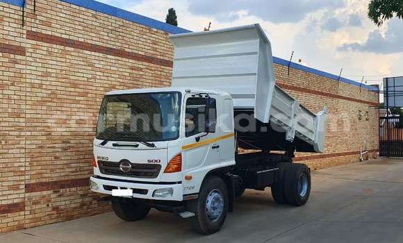 Nunua Ilio tumika Hino 300 Series Nyingine Lori ndani ya Beitbridge nchini Matabeleland Kusini Nunua Ilio tumika Hino 300 Series Nyingine Lori ndani ya Beitbridge nchini Matabeleland Kusini