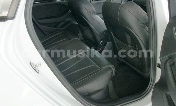 Nunua Ilio tumika Audi RS3 Nyeupe Gari ndani ya Beitbridge nchini Matabeleland Kusini Nunua Ilio tumika Audi RS3 Nyeupe Gari ndani ya Beitbridge nchini Matabeleland Kusini