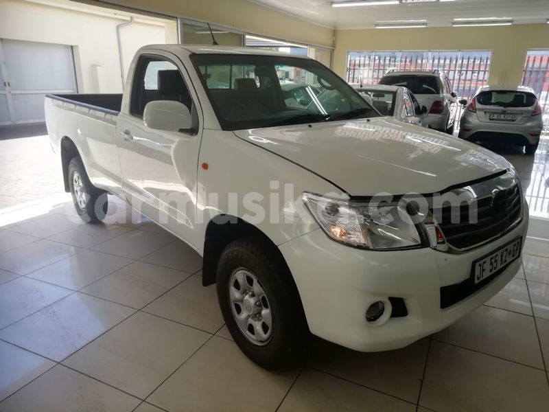 Big with watermark toyota hilux matabeleland south beitbridge 10760