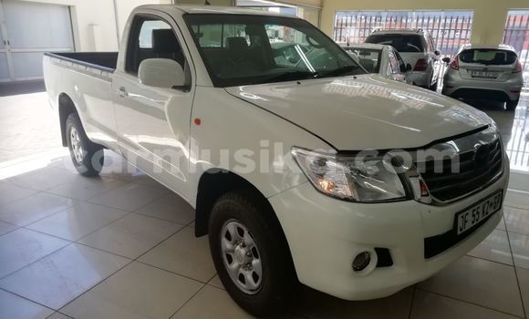 Buy Used Toyota Hilux White Car in Beitbridge in Matabeleland South Buy Used Toyota Hilux White Car in Beitbridge in Matabeleland South