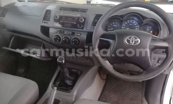 Buy Used Toyota Hilux White Car in Beitbridge in Matabeleland South Buy Used Toyota Hilux White Car in Beitbridge in Matabeleland South