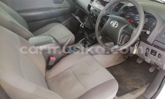 Buy Used Toyota Hilux White Car in Beitbridge in Matabeleland South Buy Used Toyota Hilux White Car in Beitbridge in Matabeleland South
