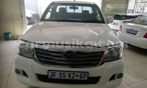 Buy Used Toyota Hilux White Car in Beitbridge in Matabeleland South Buy Used Toyota Hilux White Car in Beitbridge in Matabeleland South