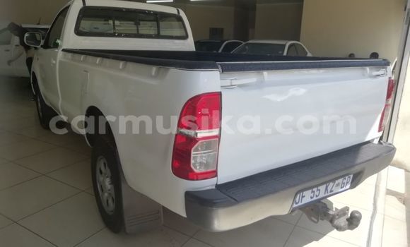 Buy Used Toyota Hilux White Car in Beitbridge in Matabeleland South Buy Used Toyota Hilux White Car in Beitbridge in Matabeleland South