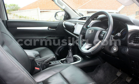 Acheter Occasion Voiture Toyota Hilux Blanc à Beitbridge, Matabeleland South Acheter Occasion Voiture Toyota Hilux Blanc à Beitbridge, Matabeleland South