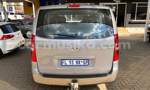 Nunua Ilio tumika Hyundai H1 Fedha Gari ndani ya Beitbridge nchini Matabeleland Kusini Nunua Ilio tumika Hyundai H1 Fedha Gari ndani ya Beitbridge nchini Matabeleland Kusini