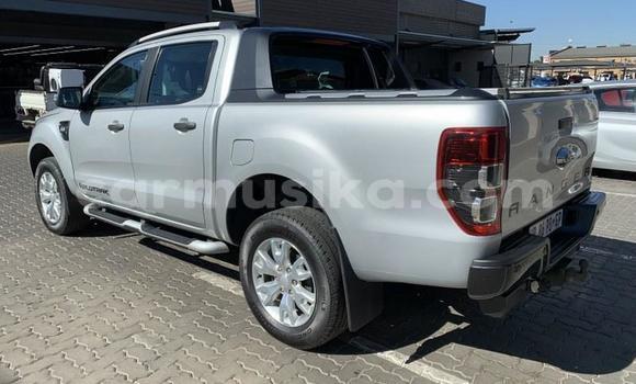 Acheter Occasion Voiture Isuzu KB Gris à Beitbridge, Matabeleland South Acheter Occasion Voiture Isuzu KB Gris à Beitbridge, Matabeleland South