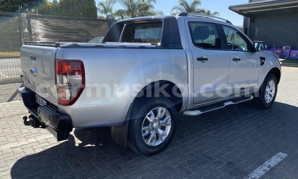 Acheter Occasion Voiture Isuzu KB Gris à Beitbridge, Matabeleland South Acheter Occasion Voiture Isuzu KB Gris à Beitbridge, Matabeleland South