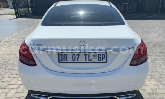 Acheter Occasion Voiture Mercedes‒Benz 190–Series Blanc à Beitbridge, Matabeleland South Acheter Occasion Voiture Mercedes‒Benz 190–Series Blanc à Beitbridge, Matabeleland South