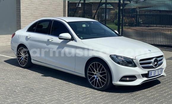 Acheter Occasion Voiture Mercedes‒Benz 190–Series Blanc à Beitbridge, Matabeleland South Acheter Occasion Voiture Mercedes‒Benz 190–Series Blanc à Beitbridge, Matabeleland South