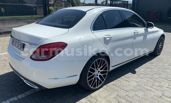 Acheter Occasion Voiture Mercedes‒Benz 190–Series Blanc à Beitbridge, Matabeleland South Acheter Occasion Voiture Mercedes‒Benz 190–Series Blanc à Beitbridge, Matabeleland South