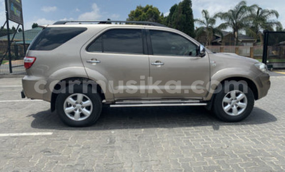Nunua Ilio tumika Toyota Fortuner Nyingine Gari ndani ya Beitbridge nchini Matabeleland Kusini Nunua Ilio tumika Toyota Fortuner Nyingine Gari ndani ya Beitbridge nchini Matabeleland Kusini