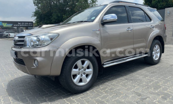 Nunua Ilio tumika Toyota Fortuner Nyingine Gari ndani ya Beitbridge nchini Matabeleland Kusini Nunua Ilio tumika Toyota Fortuner Nyingine Gari ndani ya Beitbridge nchini Matabeleland Kusini