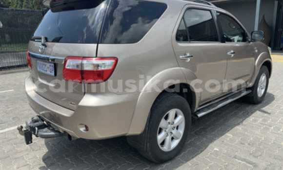Nunua Ilio tumika Toyota Fortuner Nyingine Gari ndani ya Beitbridge nchini Matabeleland Kusini Nunua Ilio tumika Toyota Fortuner Nyingine Gari ndani ya Beitbridge nchini Matabeleland Kusini