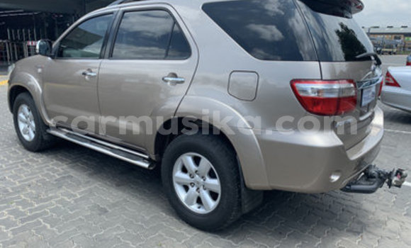 Nunua Ilio tumika Toyota Fortuner Nyingine Gari ndani ya Beitbridge nchini Matabeleland Kusini Nunua Ilio tumika Toyota Fortuner Nyingine Gari ndani ya Beitbridge nchini Matabeleland Kusini