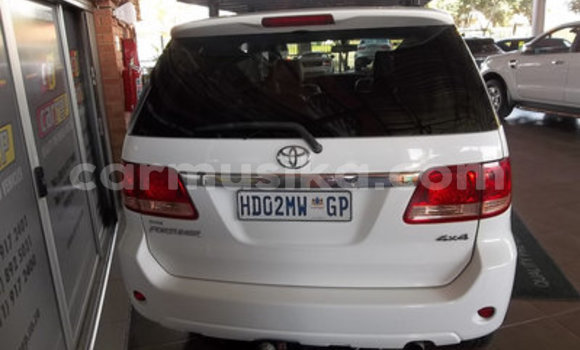 Acheter Occasion Voiture Toyota Fortuner Blanc à Beitbridge, Matabeleland South Acheter Occasion Voiture Toyota Fortuner Blanc à Beitbridge, Matabeleland South