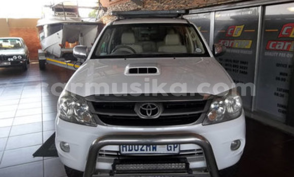 Acheter Occasion Voiture Toyota Fortuner Blanc à Beitbridge, Matabeleland South Acheter Occasion Voiture Toyota Fortuner Blanc à Beitbridge, Matabeleland South