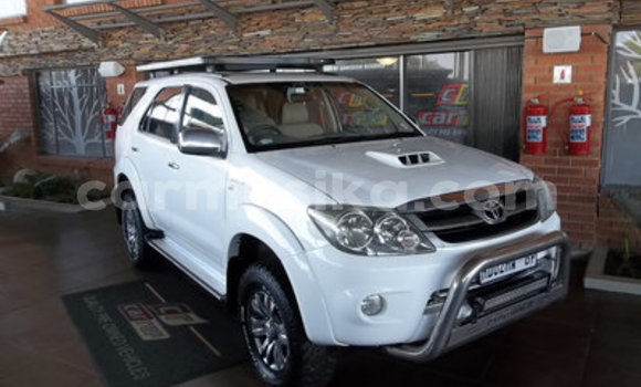Acheter Occasion Voiture Toyota Fortuner Blanc à Beitbridge, Matabeleland South Acheter Occasion Voiture Toyota Fortuner Blanc à Beitbridge, Matabeleland South