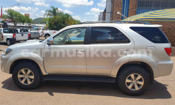 Nunua Ilio tumika Toyota Fortuner Nyingine Gari ndani ya Beitbridge nchini Matabeleland Kusini Nunua Ilio tumika Toyota Fortuner Nyingine Gari ndani ya Beitbridge nchini Matabeleland Kusini