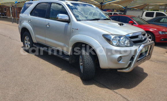 Nunua Ilio tumika Toyota Fortuner Nyingine Gari ndani ya Beitbridge nchini Matabeleland Kusini Nunua Ilio tumika Toyota Fortuner Nyingine Gari ndani ya Beitbridge nchini Matabeleland Kusini