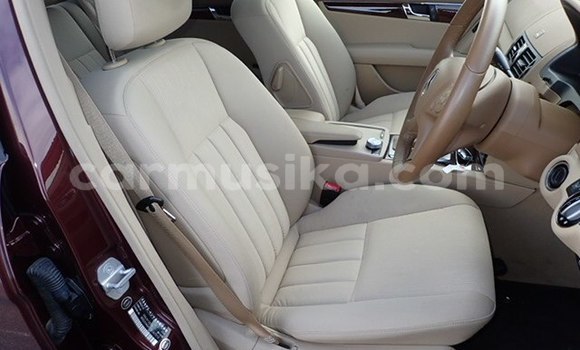 Nunua Ilio tumika Mercedes‒Benz C–Class Nyekundu Gari ndani ya Bulawayo nchini Bulawayo Nunua Ilio tumika Mercedes‒Benz C–Class Nyekundu Gari ndani ya Bulawayo nchini Bulawayo