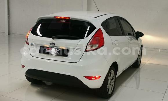 Acheter Occasion Voiture Ford Fiesta Blanc à Beitbridge, Matabeleland South Acheter Occasion Voiture Ford Fiesta Blanc à Beitbridge, Matabeleland South