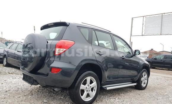 Nunua Ilio tumika Toyota RAV4 Nyeusi Gari ndani ya Borrowdale nchini Harare Nunua Ilio tumika Toyota RAV4 Nyeusi Gari ndani ya Borrowdale nchini Harare