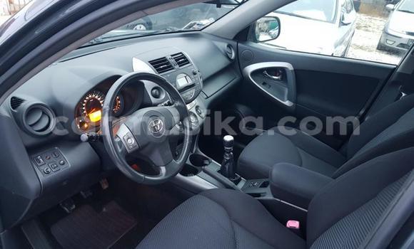 Nunua Ilio tumika Toyota RAV4 Nyeusi Gari ndani ya Borrowdale nchini Harare Nunua Ilio tumika Toyota RAV4 Nyeusi Gari ndani ya Borrowdale nchini Harare