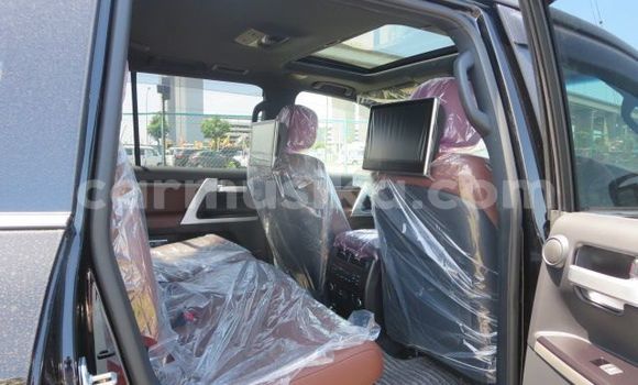 Nunua Ilio tumika Toyota Land Cruiser Nyeupe Gari ndani ya Borrowdale nchini Harare Nunua Ilio tumika Toyota Land Cruiser Nyeupe Gari ndani ya Borrowdale nchini Harare