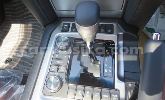 Nunua Ilio tumika Toyota Land Cruiser Nyeupe Gari ndani ya Borrowdale nchini Harare Nunua Ilio tumika Toyota Land Cruiser Nyeupe Gari ndani ya Borrowdale nchini Harare