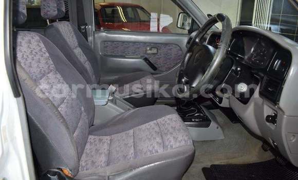 Acheter Occasion Voiture Isuzu KB Blanc à Beitbridge, Matabeleland South Acheter Occasion Voiture Isuzu KB Blanc à Beitbridge, Matabeleland South