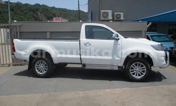 Buy Used Toyota Hilux White Car in Beitbridge in Matabeleland South Buy Used Toyota Hilux White Car in Beitbridge in Matabeleland South