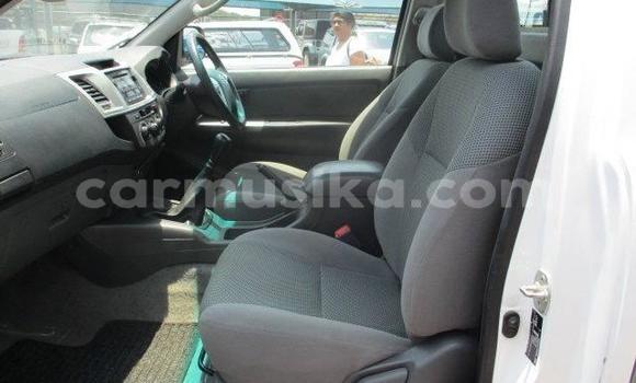 Buy Used Toyota Hilux White Car in Beitbridge in Matabeleland South Buy Used Toyota Hilux White Car in Beitbridge in Matabeleland South