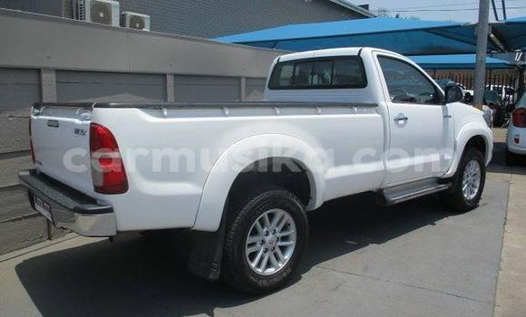 Buy Used Toyota Hilux White Car in Beitbridge in Matabeleland South Buy Used Toyota Hilux White Car in Beitbridge in Matabeleland South
