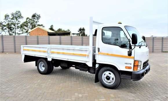 Acheter Occasion Voiture Hyundai Verna Blanc à Beitbridge, Matabeleland South Acheter Occasion Voiture Hyundai Verna Blanc à Beitbridge, Matabeleland South