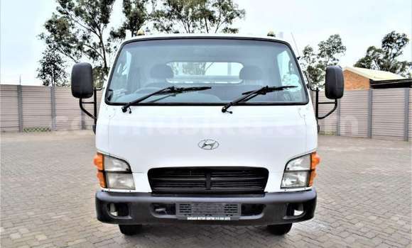 Acheter Occasion Voiture Hyundai Verna Blanc à Beitbridge, Matabeleland South Acheter Occasion Voiture Hyundai Verna Blanc à Beitbridge, Matabeleland South