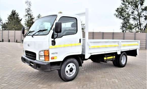 Acheter Occasion Voiture Hyundai Verna Blanc à Beitbridge, Matabeleland South Acheter Occasion Voiture Hyundai Verna Blanc à Beitbridge, Matabeleland South